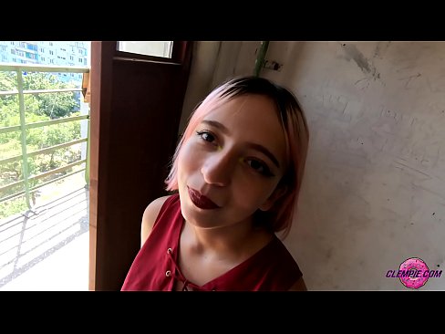 ❤️ Ikasle sentsuak arrotz bat zurrupatzen du kanpoaldean - Cum On His Face ❌ Porno pornoan eu.amzhoka.top